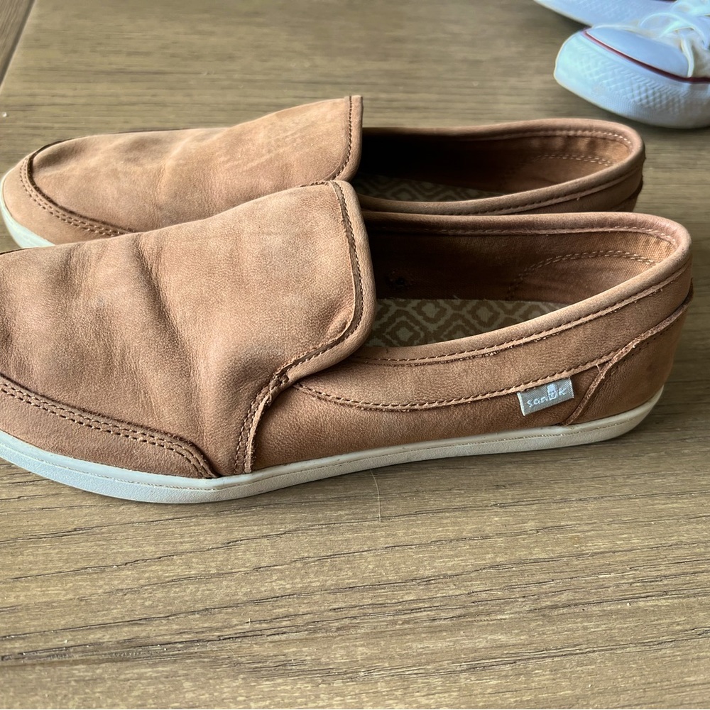 Womens leather Sanuk Pair O Dice slip ons camel color size 8